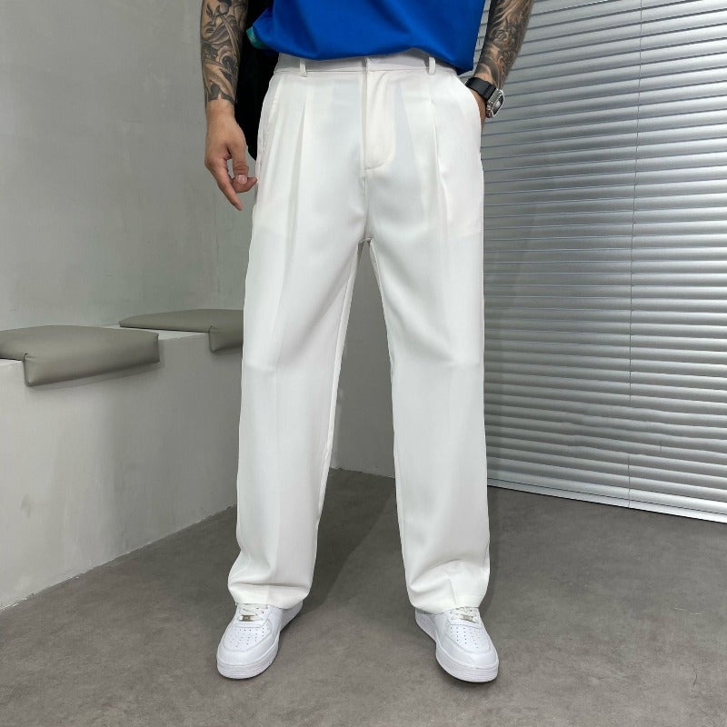 Schicke Herren Wide-Leg Hose in Weiß mit weitem Bein und entspanntem Fit, vielseitig kombinierbar.