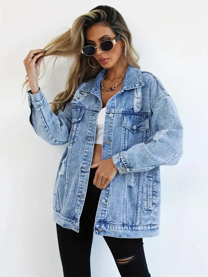 Lässige Oversized Damen Jeansjacke mit Kapuze, gefüttert, warm & wetterfest. Streetwear-Style.