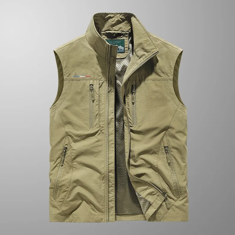 Stylische Herren-Weste im Cargo-Look. Ideal für Alltag, Freizeit & leichte Outdoor-Aktivitäten. Bequem & praktisch.