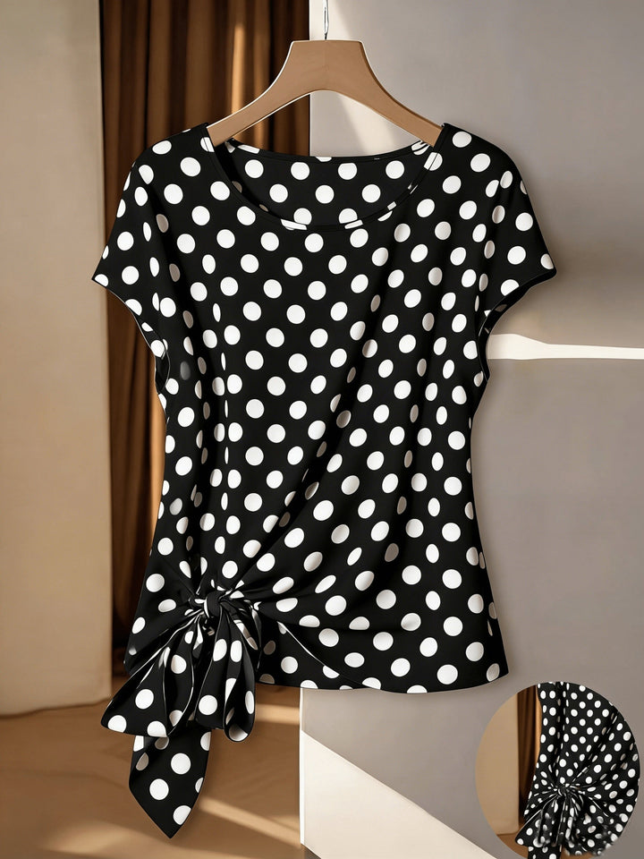 Leichte Damen Sommerbluse, gemustert, mit Frontknoten. Ideal für Urlaub, Strand und warme Freizeitaktivitäten.