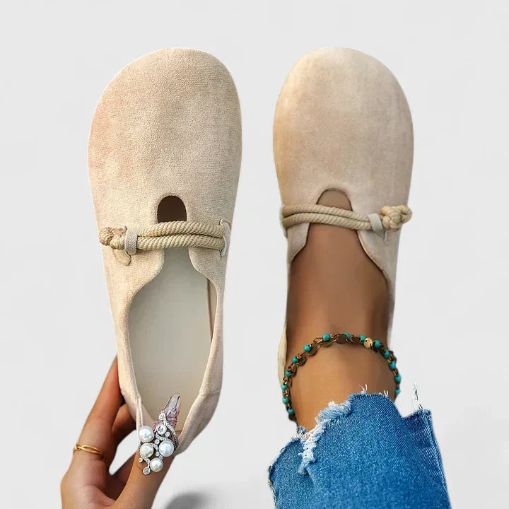 Damen Orthopädische Slipper in Schwarz. Komfortable Loafer für stilvolle Fußentlastung und gesunde Füße.