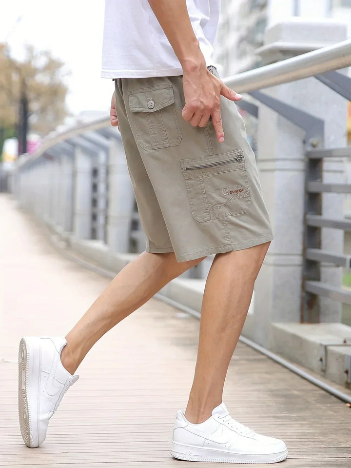 Leichte Herren Freizeithosen, strapazierfähig und komfortabel für aktiven Lifestyle.