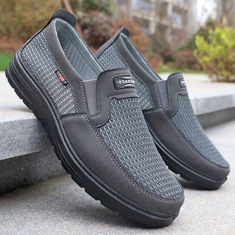 Bequeme Herren Slip-On Freizeitschuhe, atmungsaktiv für den Alltag. Leichte Sneaker für Männer, ideal als Sommerschuhe. [[lstfy-media:1]]
