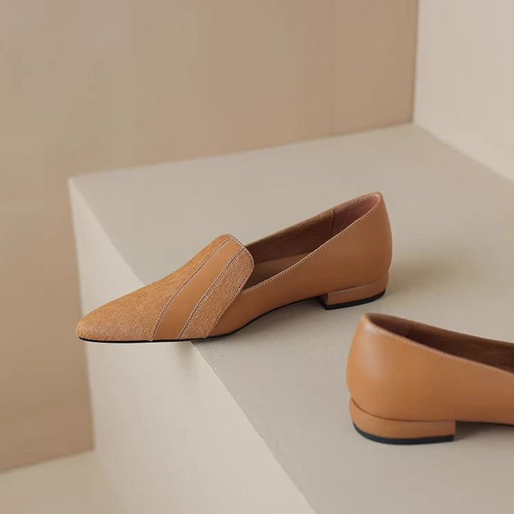 Elegante Damen-Slipper mit spitzer Zehe, stilvolle Schlupfschuhe für den Alltag und besondere Anlässe.