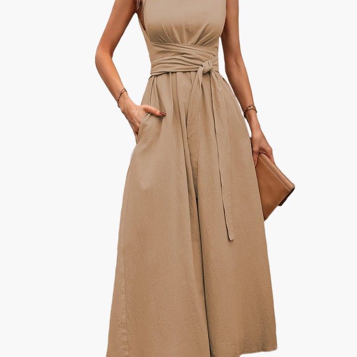 Modischer ärmelloser Damen Jumpsuit mit weitem Bein, ideal für Urlaub und entspannte Tage.