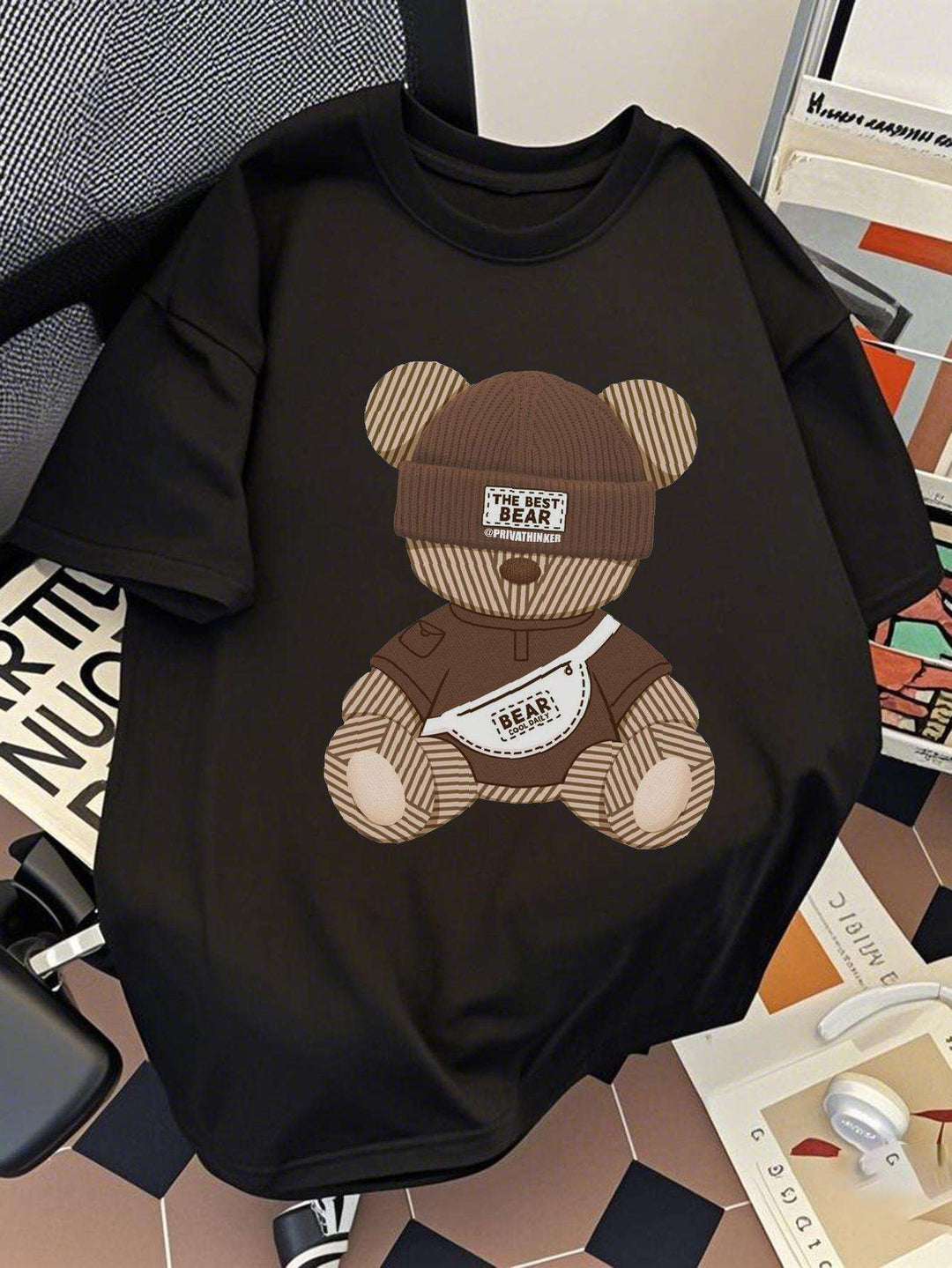Lässiges Herren Sommer T-Shirt mit markantem Bären-Design; urbaner Stil für trendbewusste Männer.