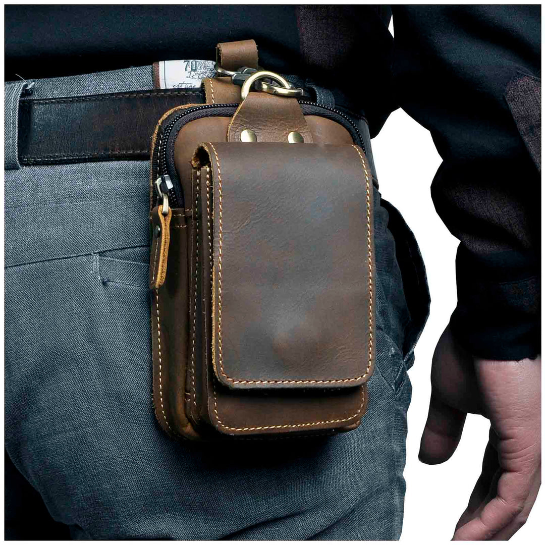 Dunkelbraune Echtleder Gürteltasche für Herren, stilvoll & funktional.