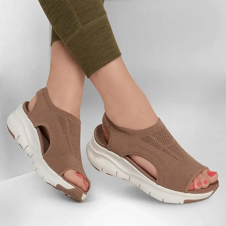 Komfortable Damen-Schlupfsandalen in verschiedenen Farben. Bequeme Sommerschuhe mit Fußgewölbestütze.