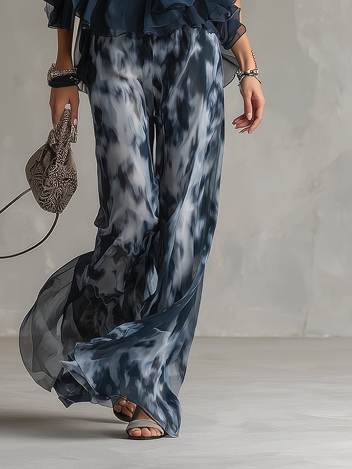 Modernes, komfortables Damen Zweiteiler Set in Marineblau mit modischem Rollkragen und weiter, fließender Hose.