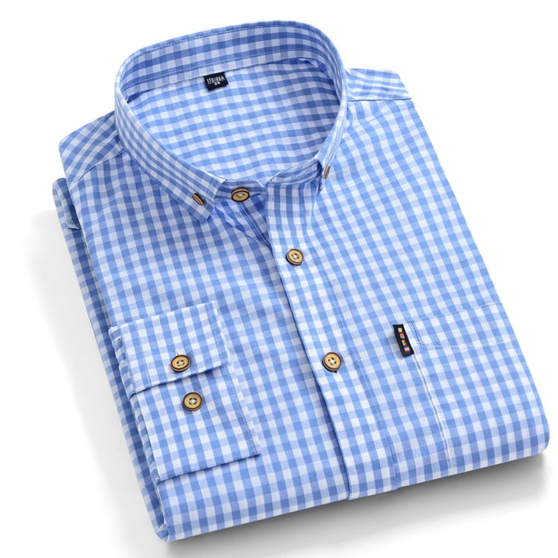 Slimfit Herrenhemd mit eckigem Kragen, langärmlig, rot-blaues Karomuster. Ideal für moderne Freizeitlooks.