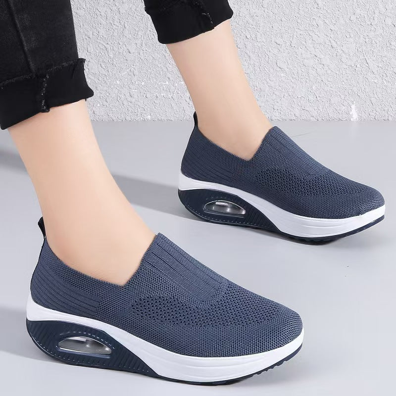 Bequeme orthopädische Slip-On Damen Sneaker, rutschfest, ideal für breite Füße & täglichen Komfort.