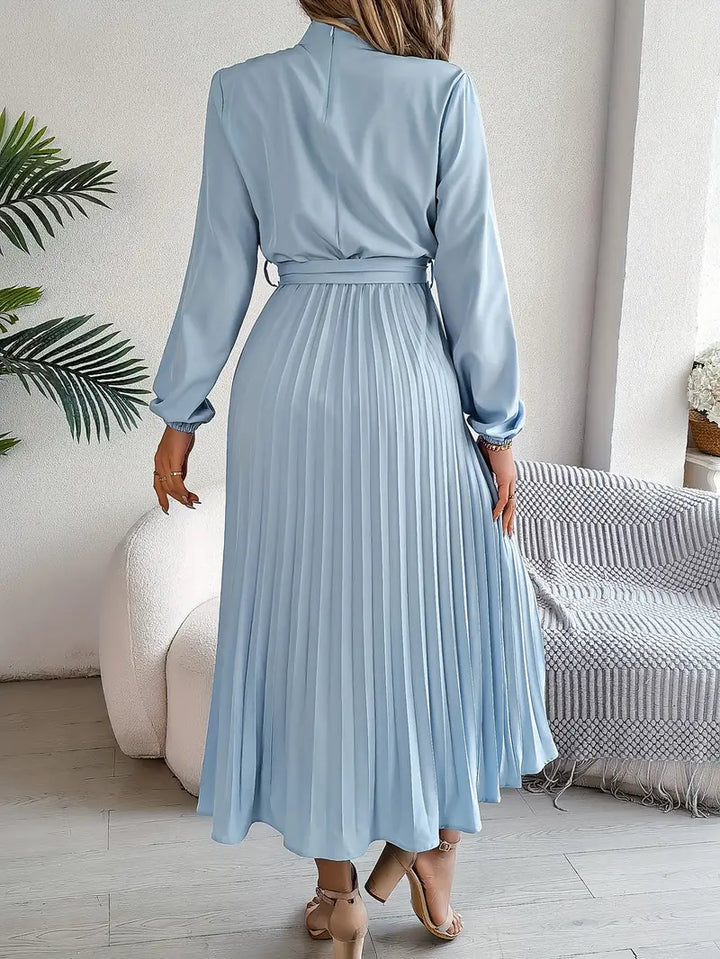 Elegantes Damen Midikleid für den Abend, plissiert, mit Stehkragen. Ideal für Party & festliche Events.