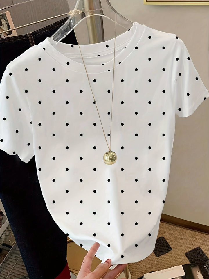 Elegant geschnittenes Damen T-Shirt mit feinen Polka Dots, sowohl für Freizeit als auch Büro geeignet.