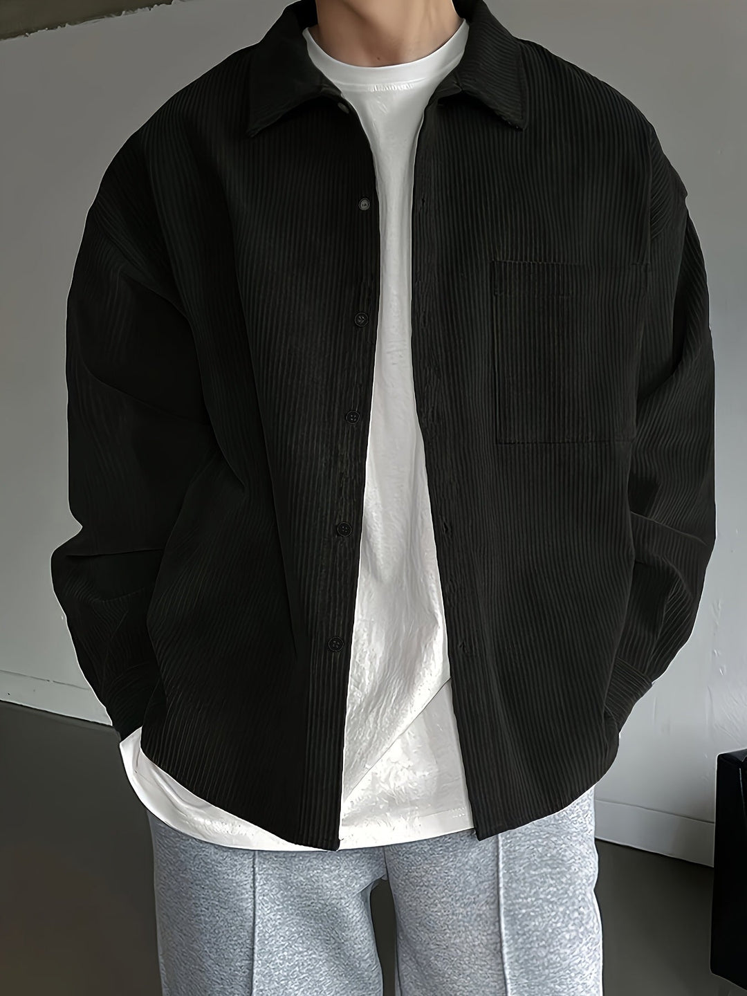 Herren Oversized Hemd für lässige Streetwear-Looks; modernes Freizeithemd für Männer.