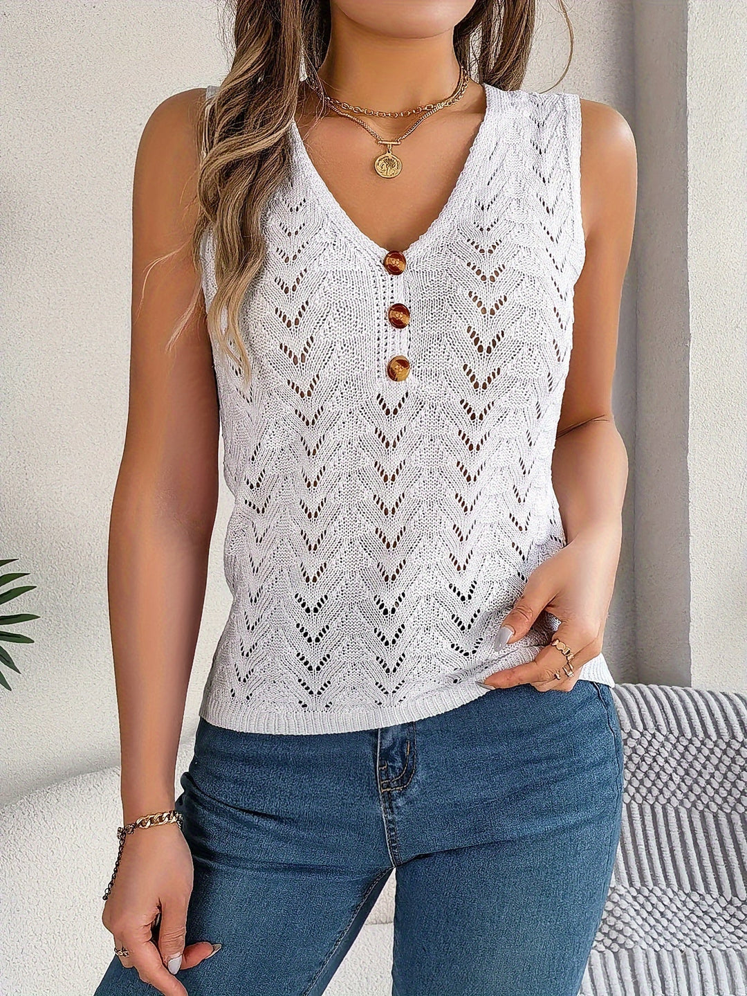Bequemes Damen Stricktop, Boho-Stil, mit Knopfleiste. Ideal für lässige Frühlings- & Sommerlooks.