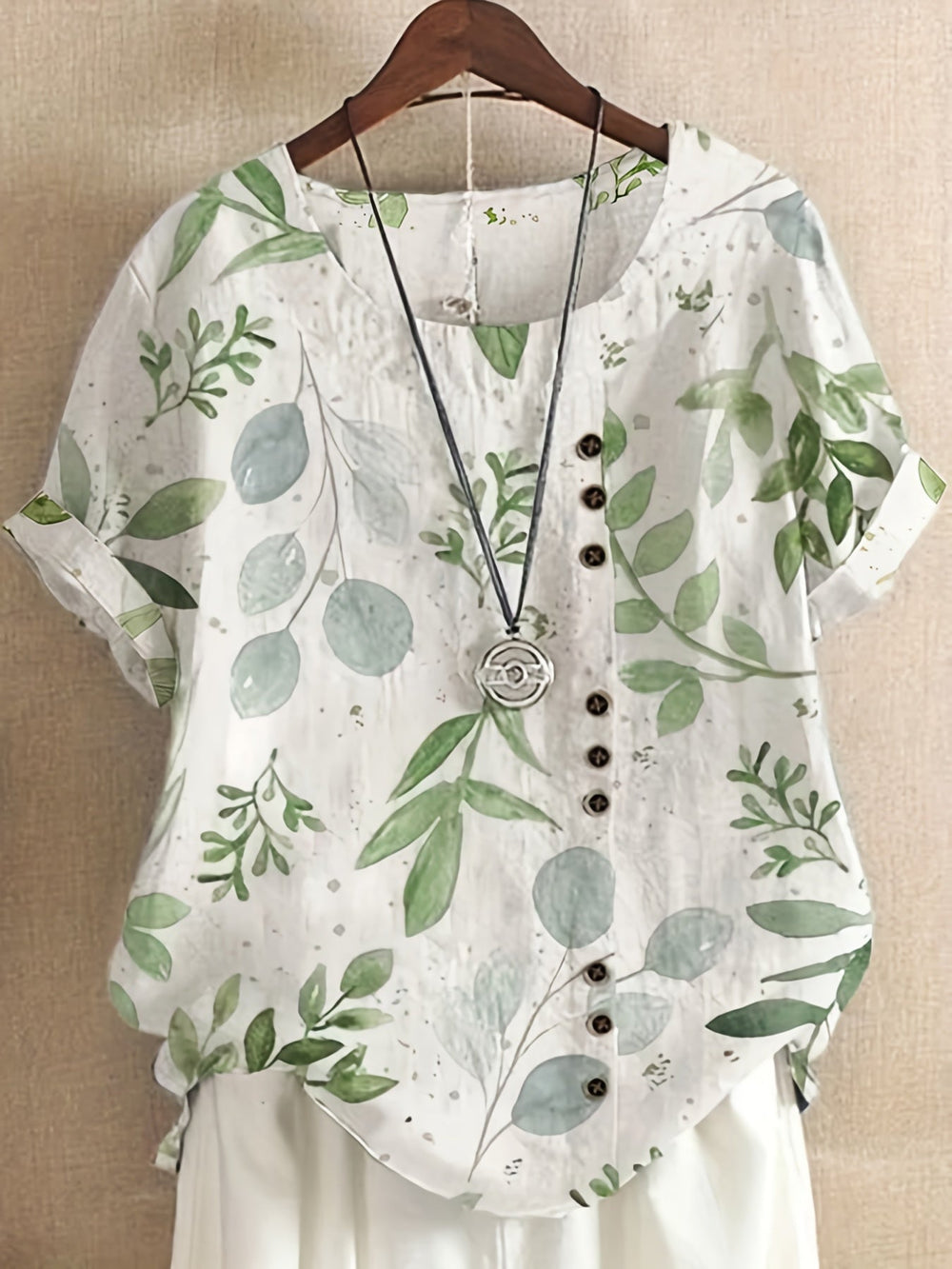 Elegante Vintage Damenbluse für den Sommer, leichtes Oberteil mit zartem Blumenmuster & Knopfdetails.