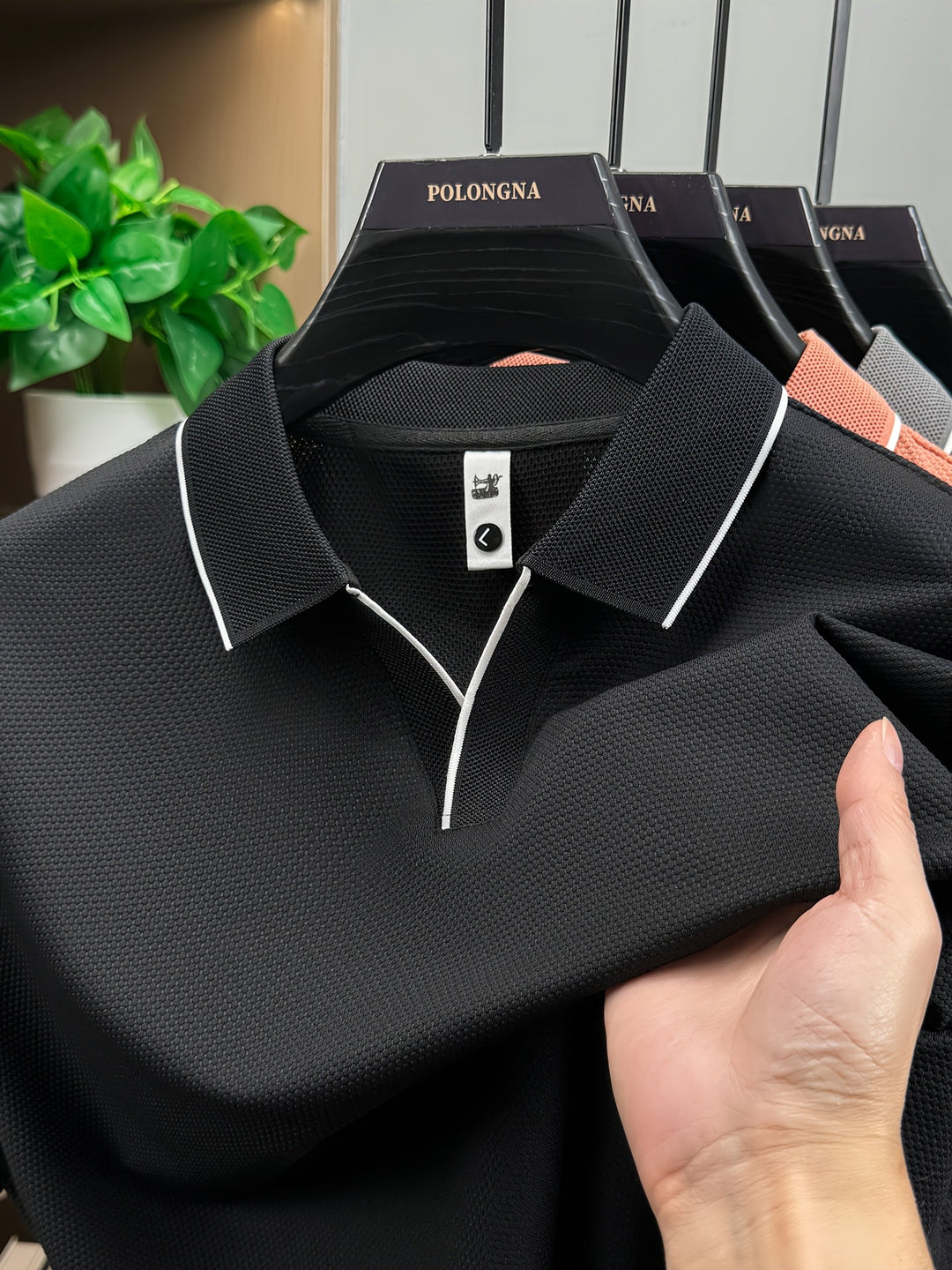 Modernes Herren Polohemd, Kurzarm, elegant und komfortabel. Smart-Casual Look für Business & Freizeit.
