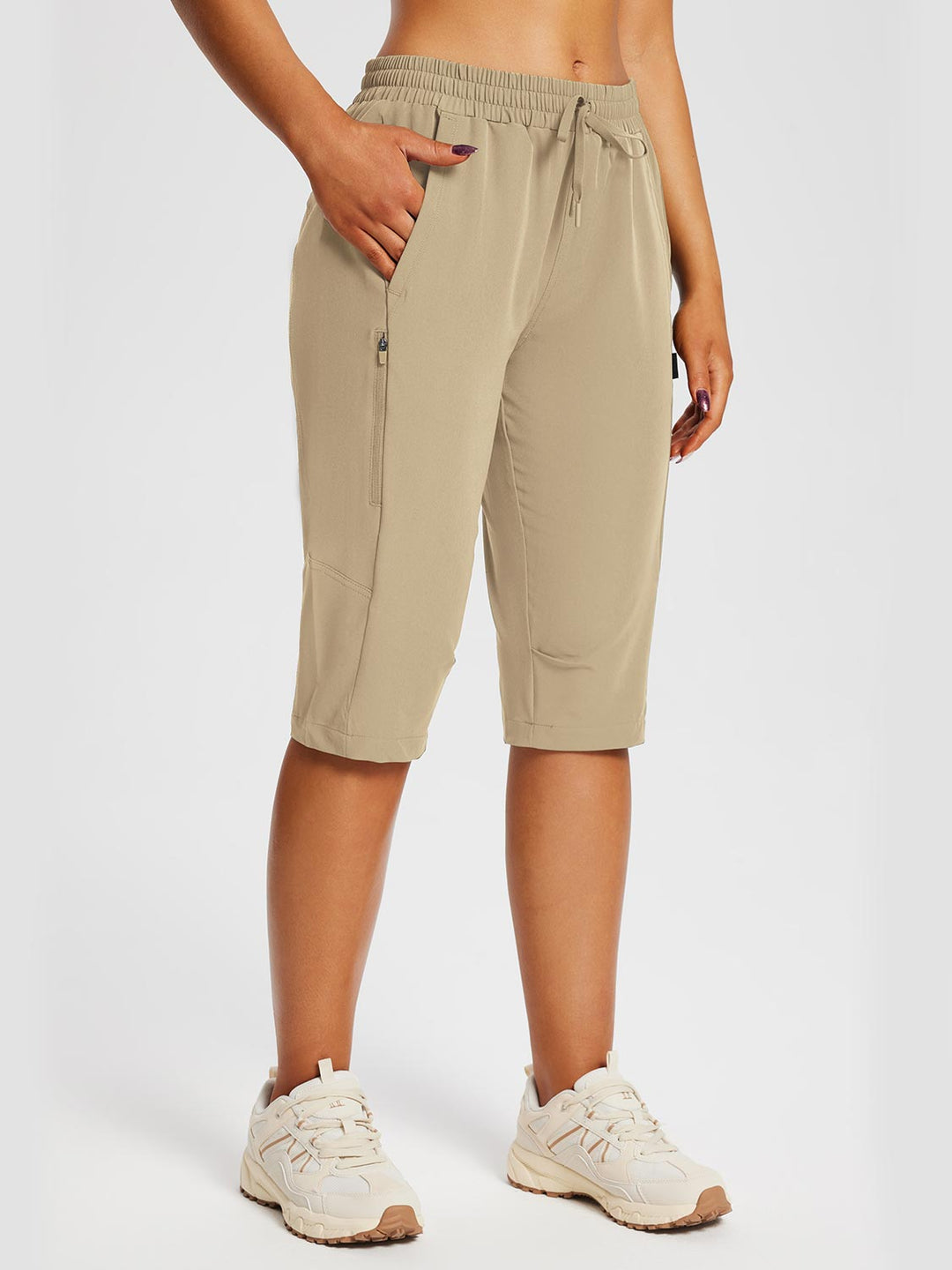 Damen Outdoor-Capris mit Reißverschlusstaschen für Wandern & Freizeit.