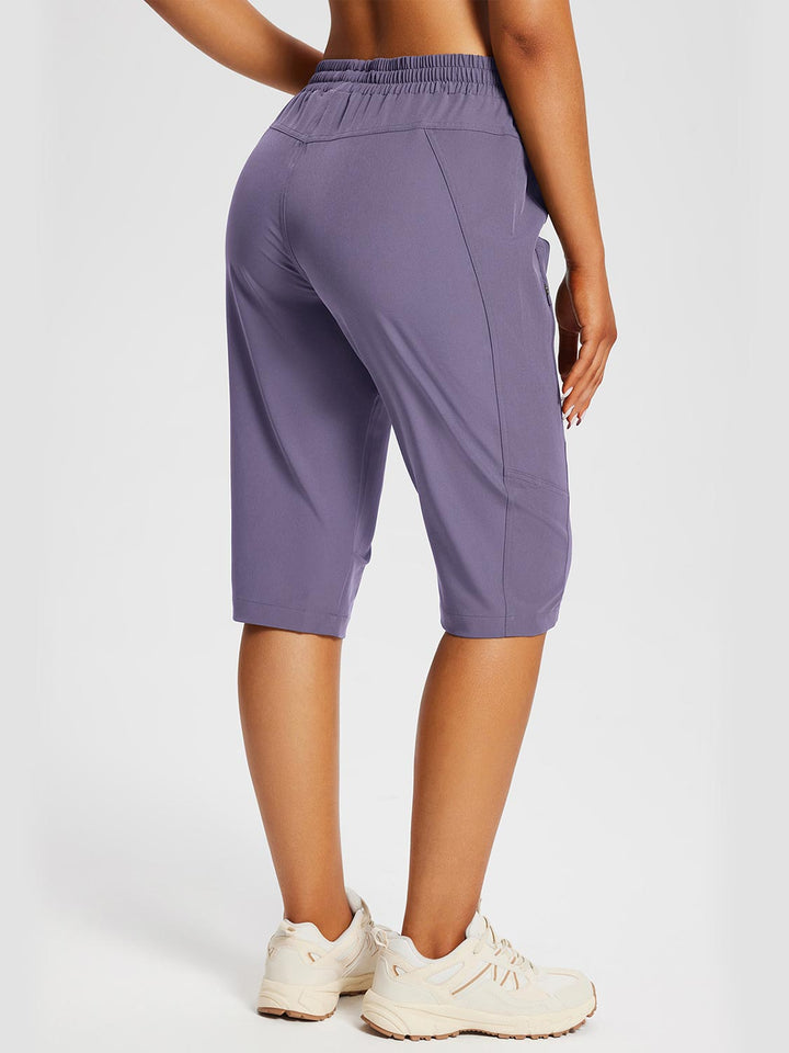 Damen Freizeithose kurz, atmungsaktiv & leicht, mit sicheren Reißverschlusstaschen.