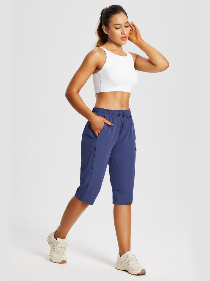 Frauen Sport-Capris, knielang, mit UPF 50+ Schutz und Reißverschlusstaschen.