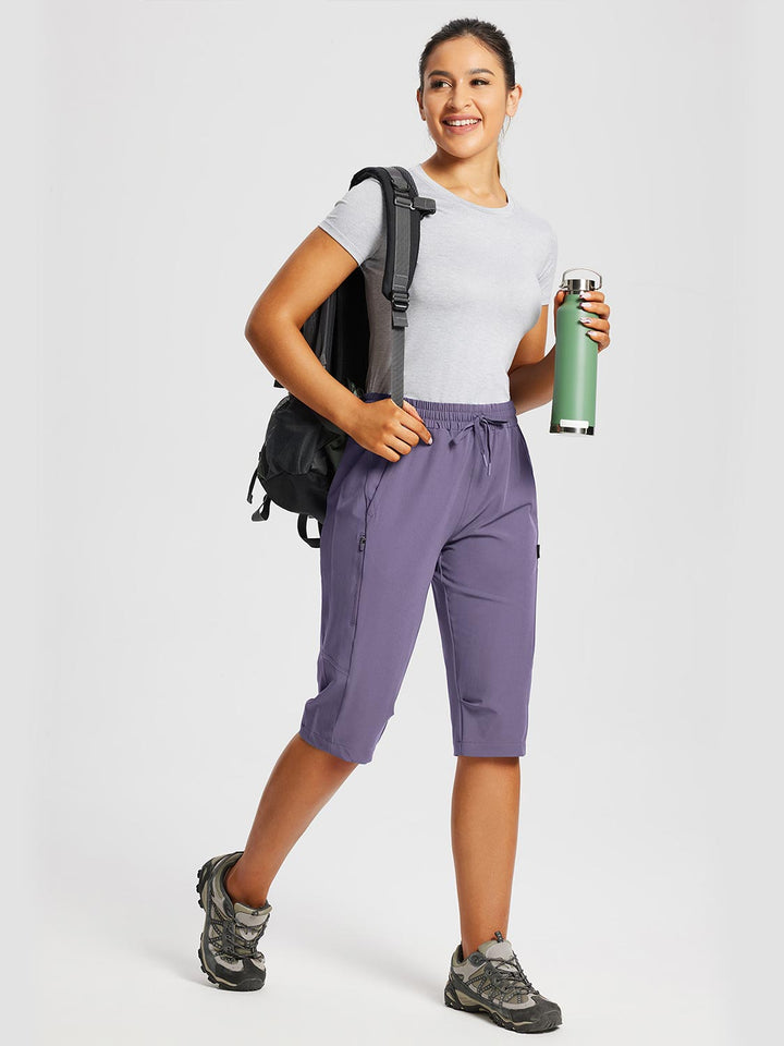 Sportliche Damen Capris mit Reißverschluss-Taschen, ideal für sommerliche Aktivitäten.