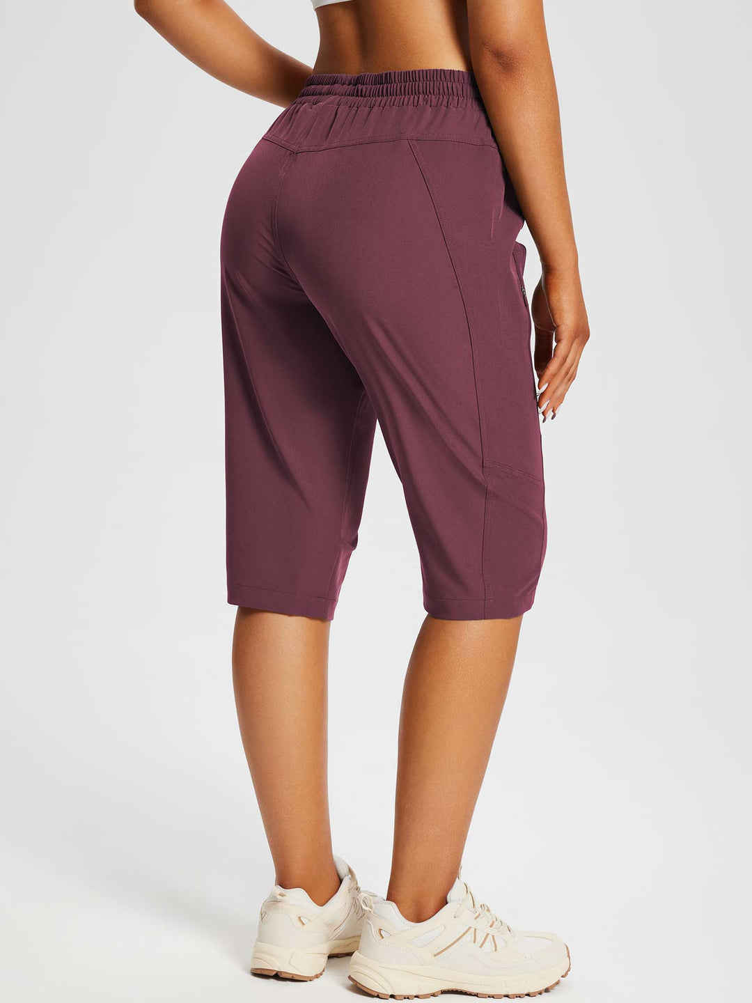 Leichte Wander-Capris für Frauen, strapazierfähig und mit vielen Taschen.