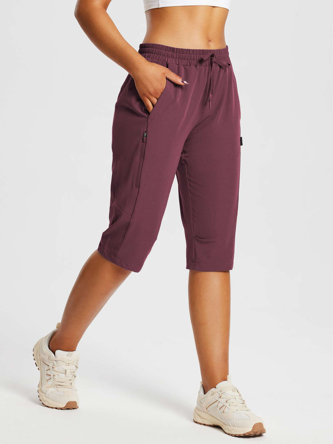 Funktionelle Damen Outdoor-Capris, mit UPF 50+ Sonnenschutz und Zip-Taschen.