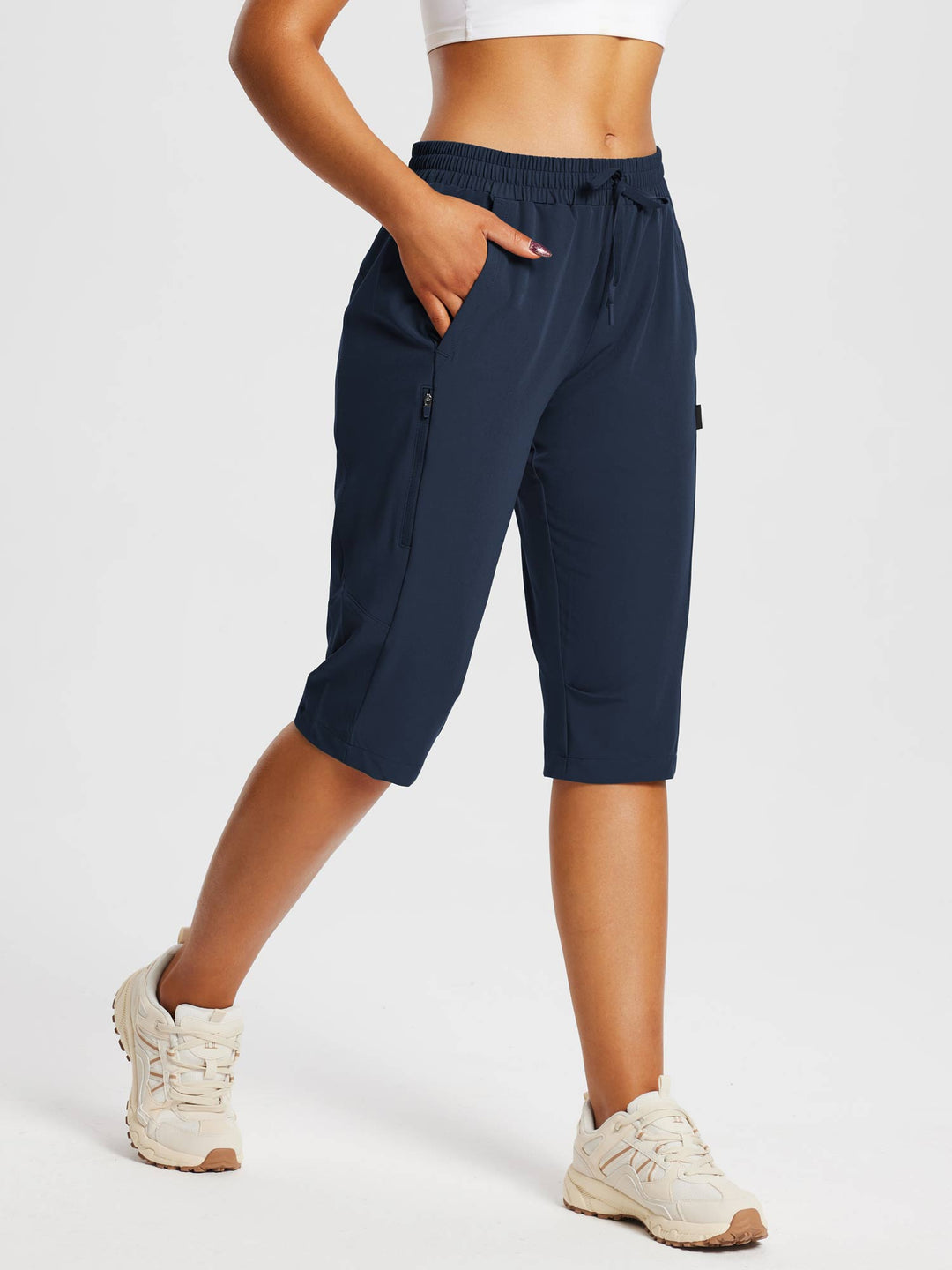 Damen Reise-Capris, knielang, mit integriertem UPF 50+ & Zip-Taschen.
