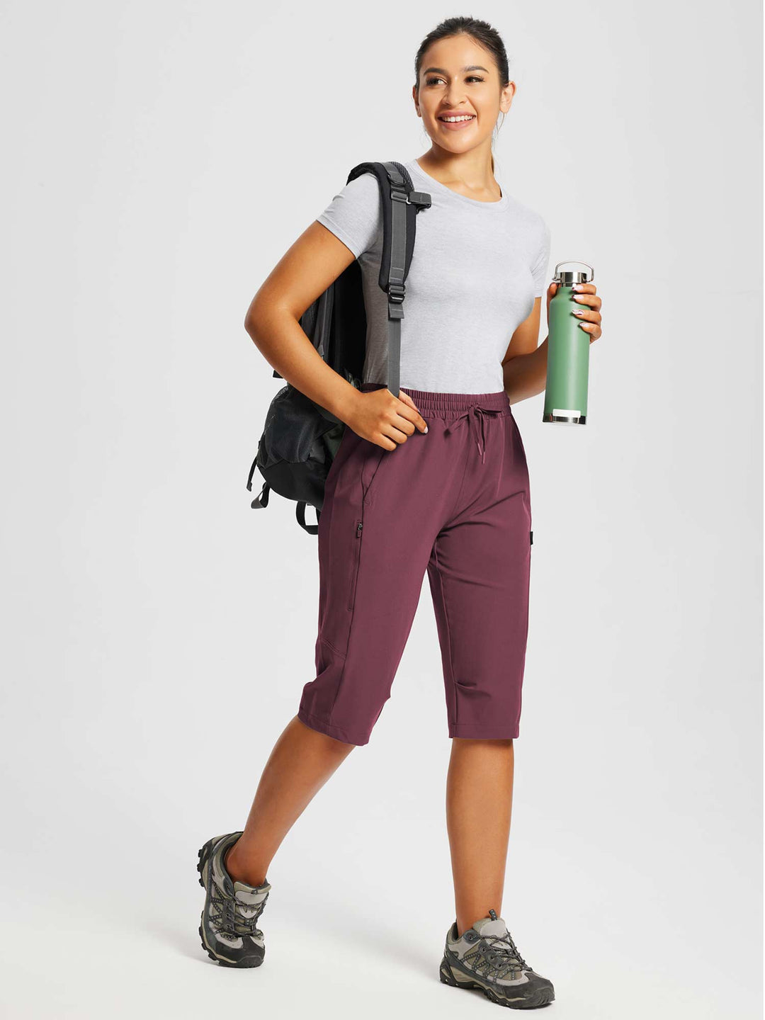 Damen Caprihose für Outdoor-Aktivitäten, mit robusten Reißverschlusstaschen.