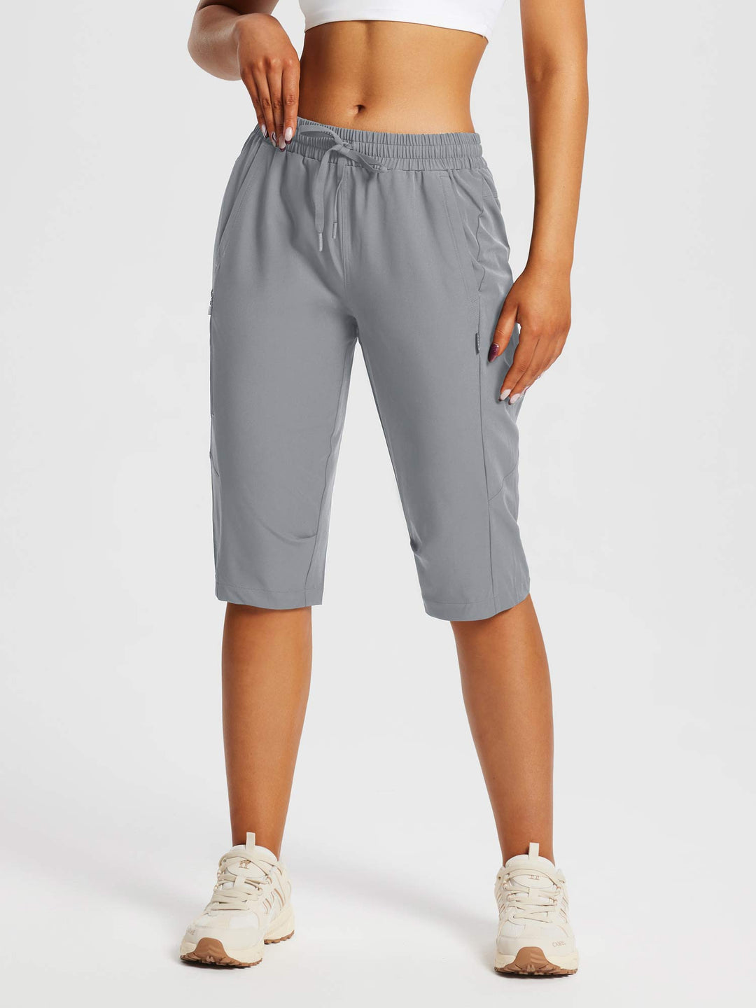Outdoor-Capris für Damen, UV-Schutz 50+, mit praktischen Reißverschlusstaschen.