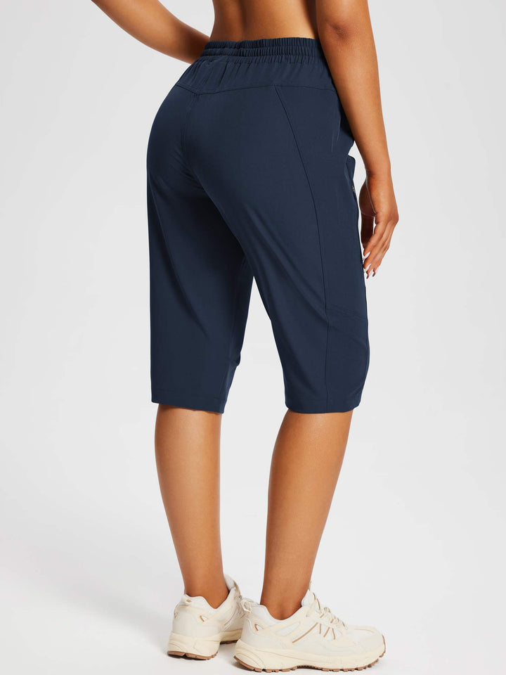 Komfortable Damen Reise-Capris, knielang, mit UPF 50+ & Zip-Taschen.
