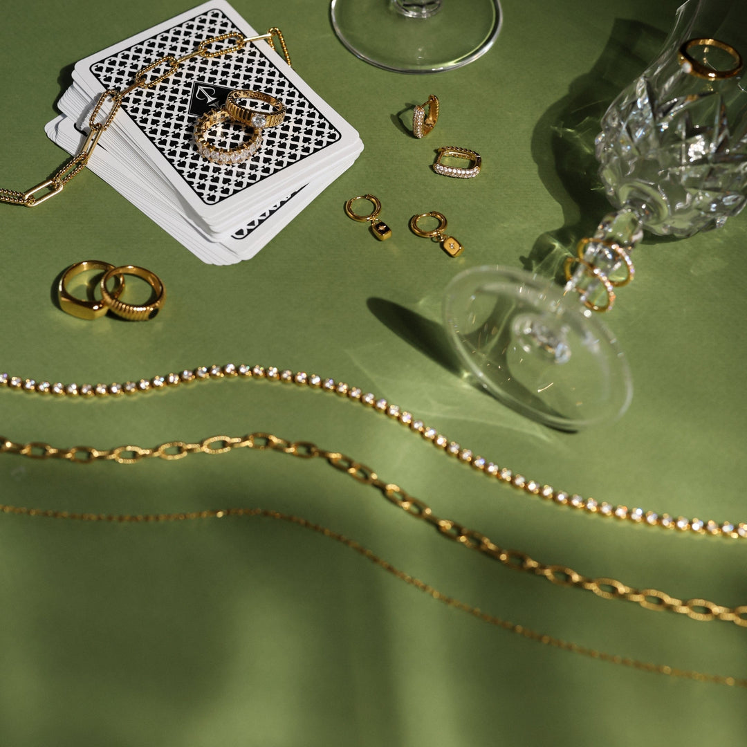 Moderne Damen Halskette: Goldene Schildkröte mit Perlmutt, wasserfester Edelstahl-Schmuck für jeden Anlass.