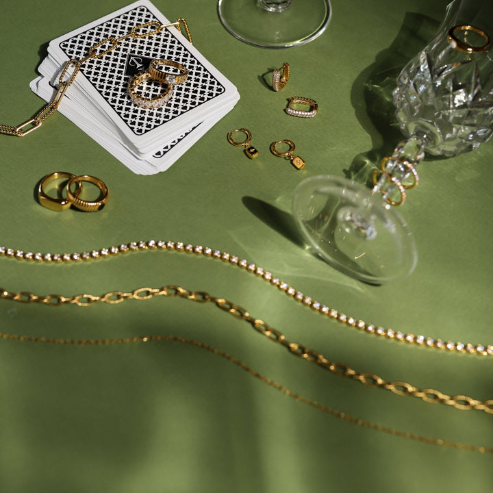 Moderne Damen Halskette: Goldene Schildkröte mit Perlmutt, wasserfester Edelstahl-Schmuck für jeden Anlass.