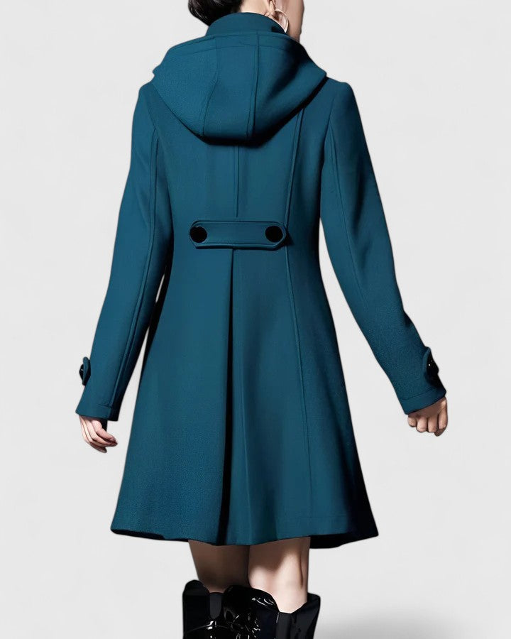 Nahaufnahme des hochwertigen Stoffes eines warmen Damenmantels; perfekt als Herbstmantel oder elegante Winterjacke.