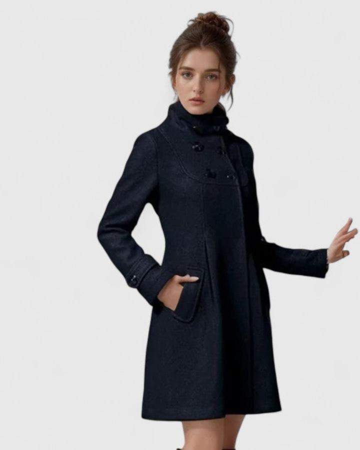 Warmer und eleganter Damen Wintermantel in klassischem Schnitt; die perfekte Jacke für stilvolle Frauenmode im Winter.