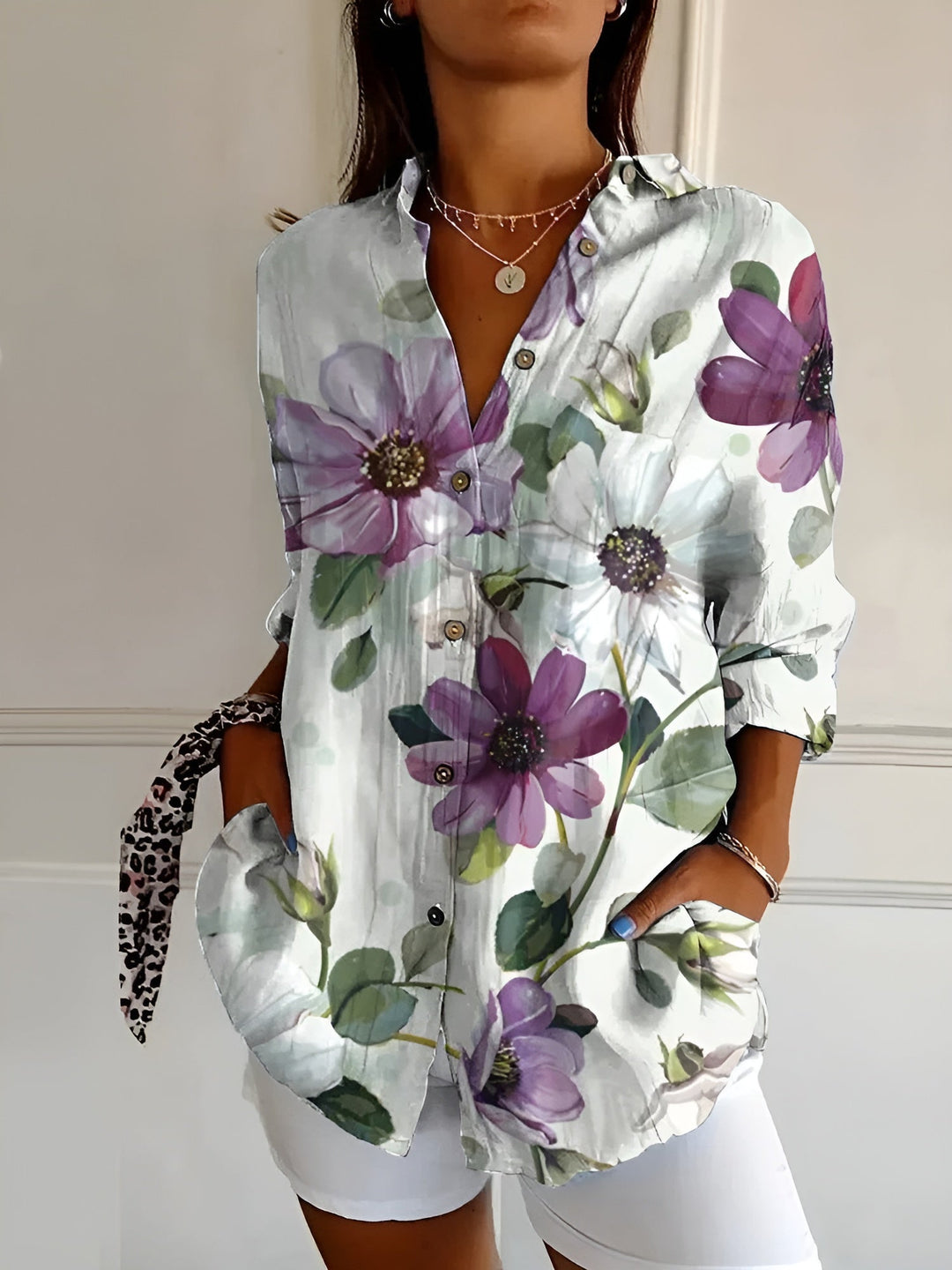 Fließende, knitterarme Damenbluse mit elegantem Blumenmuster, langärmlig, komfortables Oberteil für jeden Anlass.