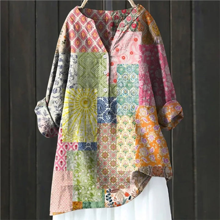 Angenehme Damen Blütenbluse Sophie mit Blumenmuster, fließender Stoff für Sommer und Herbstmode.