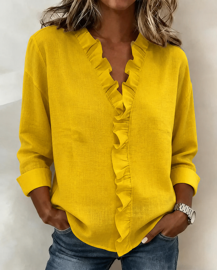 Moderne, elegante Damenbluse mit Dreiviertelarm. V-Ausschnitt Oberteil für stilvolle Damenmode im Frühling.