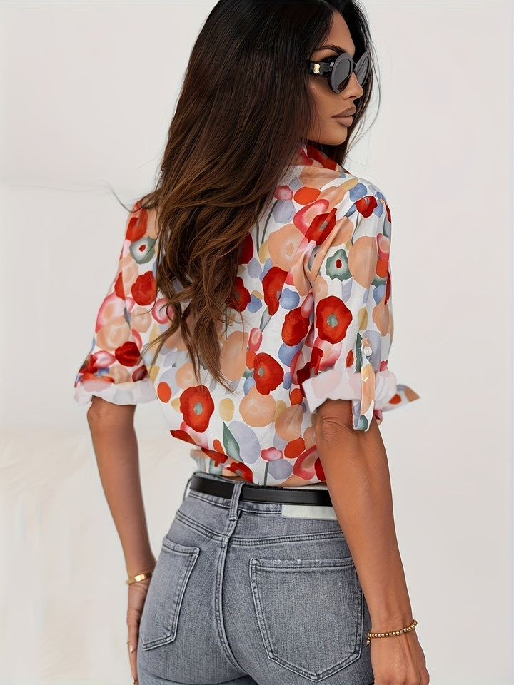 Vielseitige Damenbluse mit langen Ärmeln und Blumenmuster. Ideal für Frühling, Herbst, Business & Freizeit.