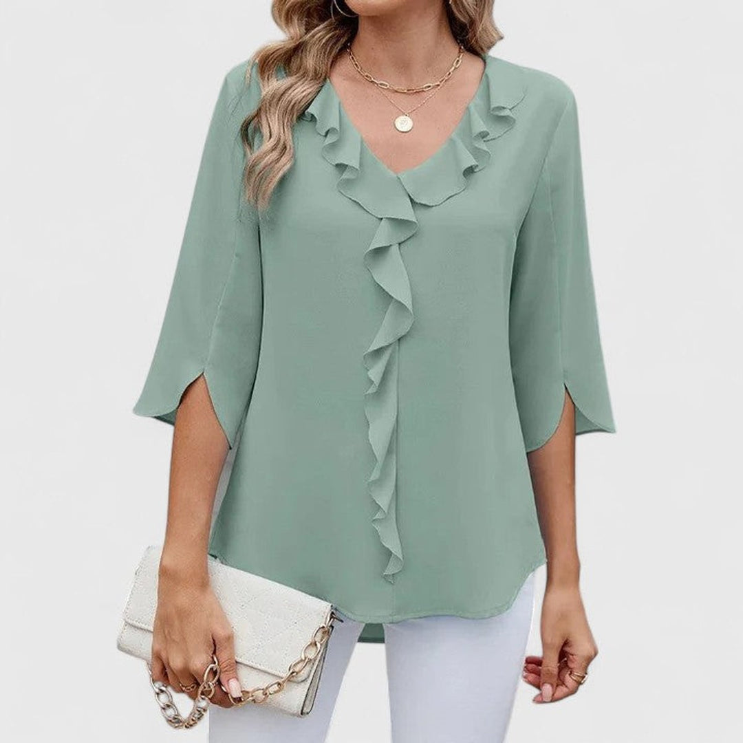 Modische Damenbluse mit Rüschen-Akzenten und V-Ausschnitt. Das perfekte Oberteil für modische Office-Looks.