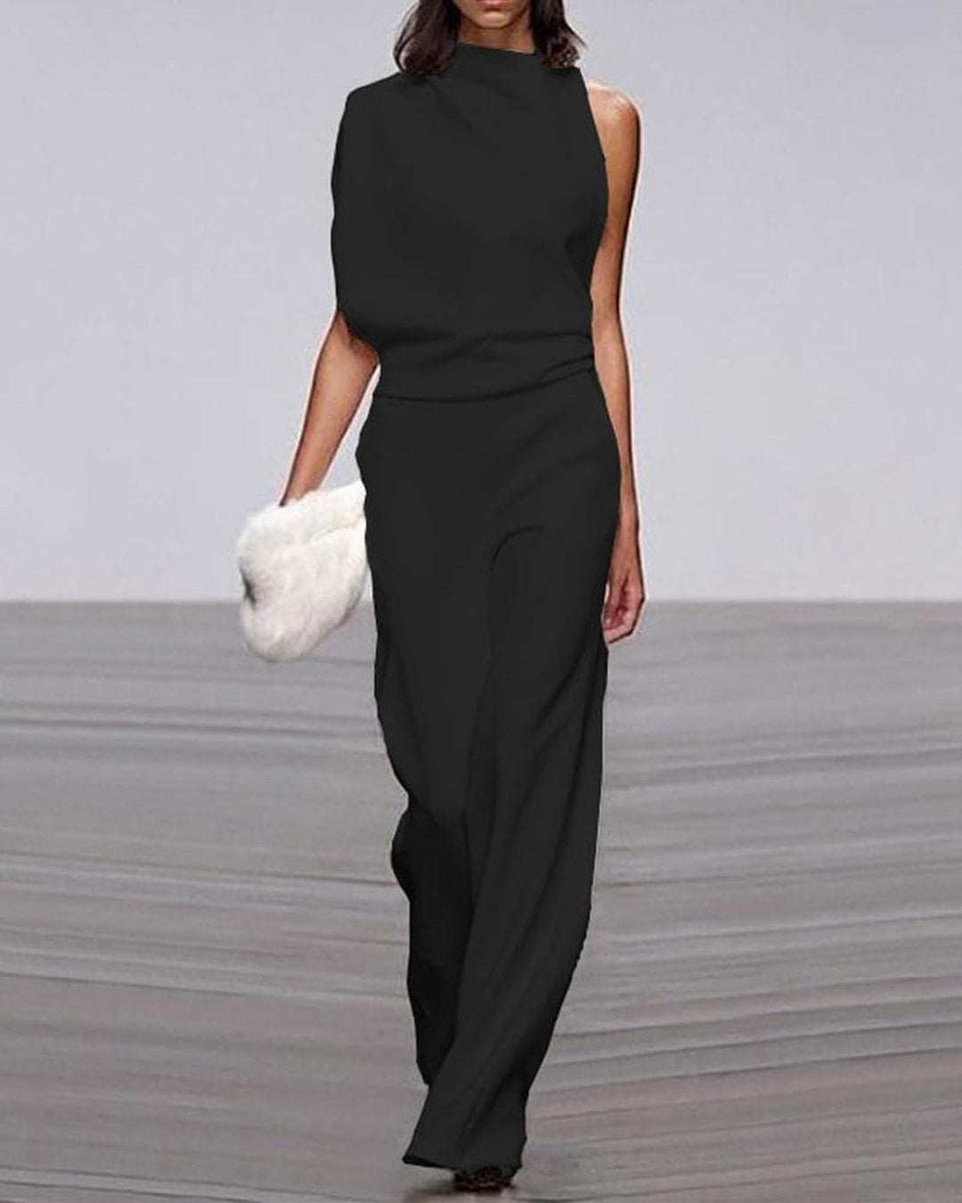 Moderner festlicher Jumpsuit Damen, mit fließendem weitem Bein und elegantem One-Shoulder-Schnitt.