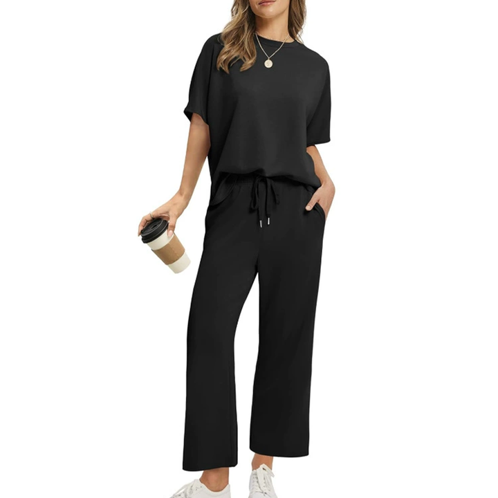 Bequemes Damen Zweiteiler Alltags-Set mit stilvollem Kurzarm Top und passender Knöchelhose für elegante Freizeit.