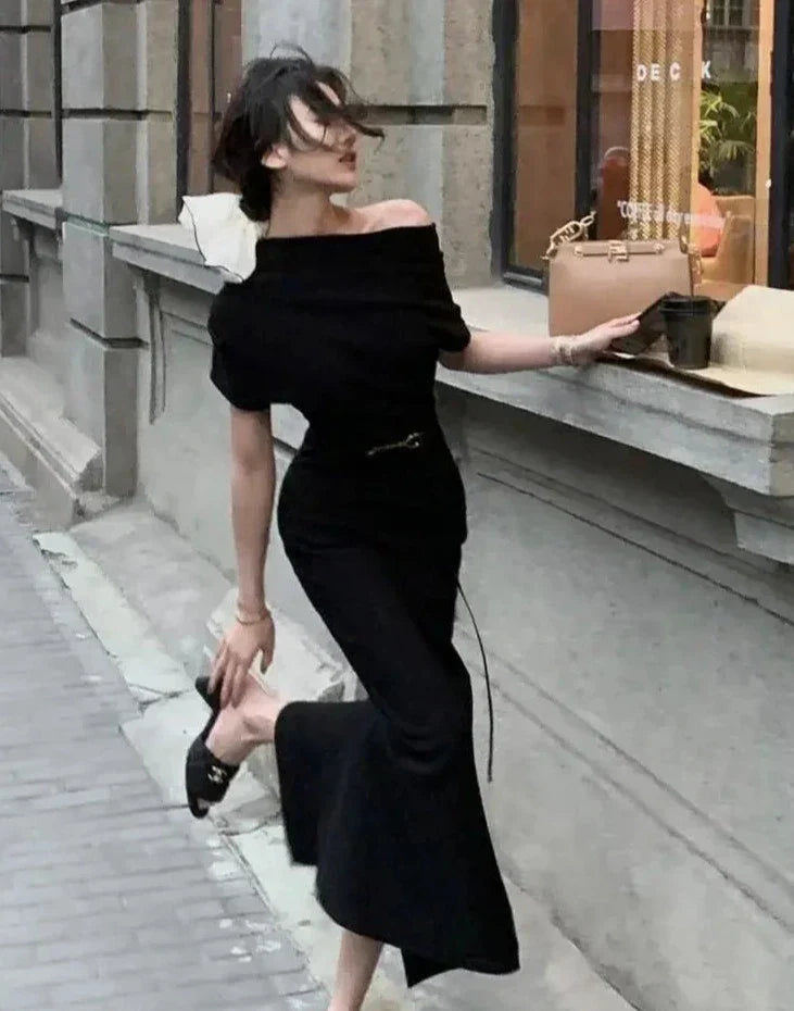 Elegantes Off-Shoulder Maxikleid "Valentina", figurbetont und bodenlang, ideal für Gala-Abende.