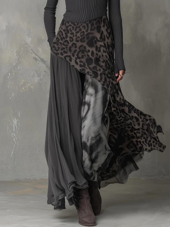 Schickes Herbst Maxikleid für Damen, im eleganten Boho-Stil. Musterkleid mit langen Ärmeln, ideal für moderne Looks.