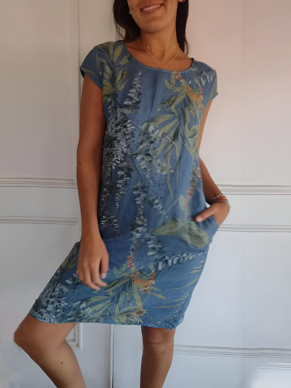 Stylisches Damen Herbstkleid in Midi-Länge, perfekt für Business und Freizeit. Vielseitig und komfortabel.