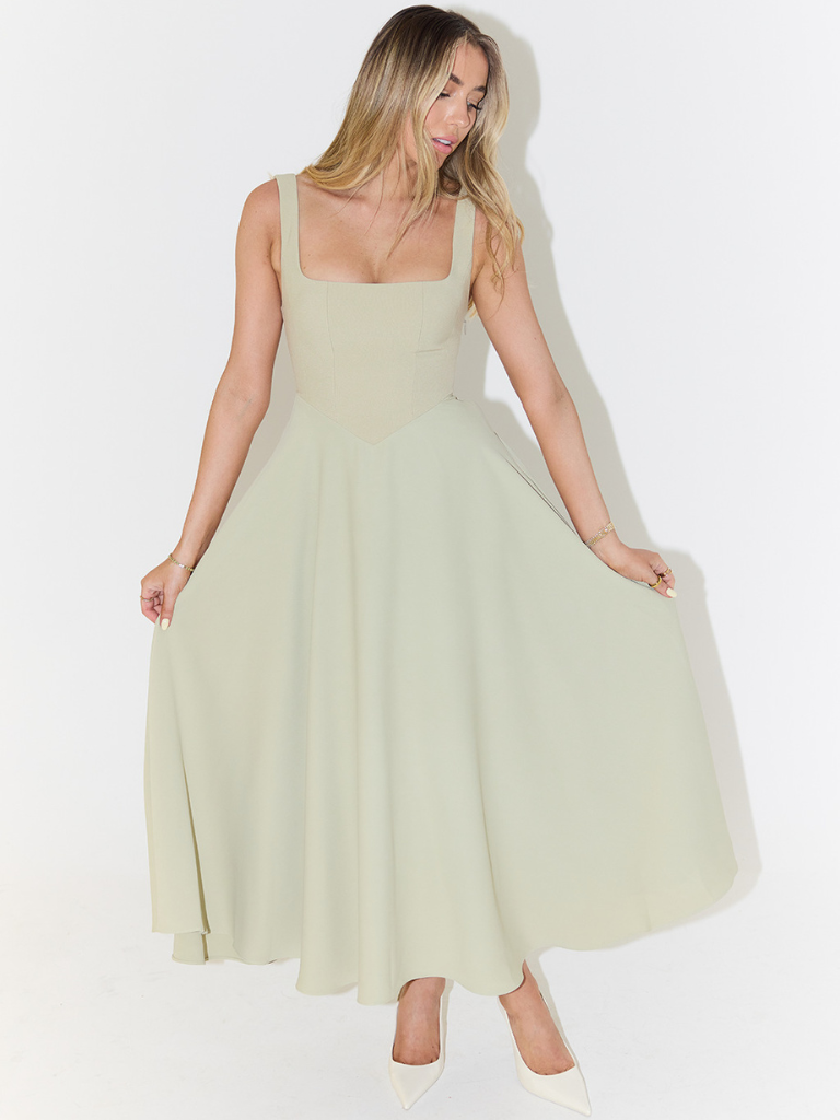 Schwarzes festliches A-Linien Midikleid für Damen, breite Träger, quadratischer Ausschnitt. Ideal für den Abend.