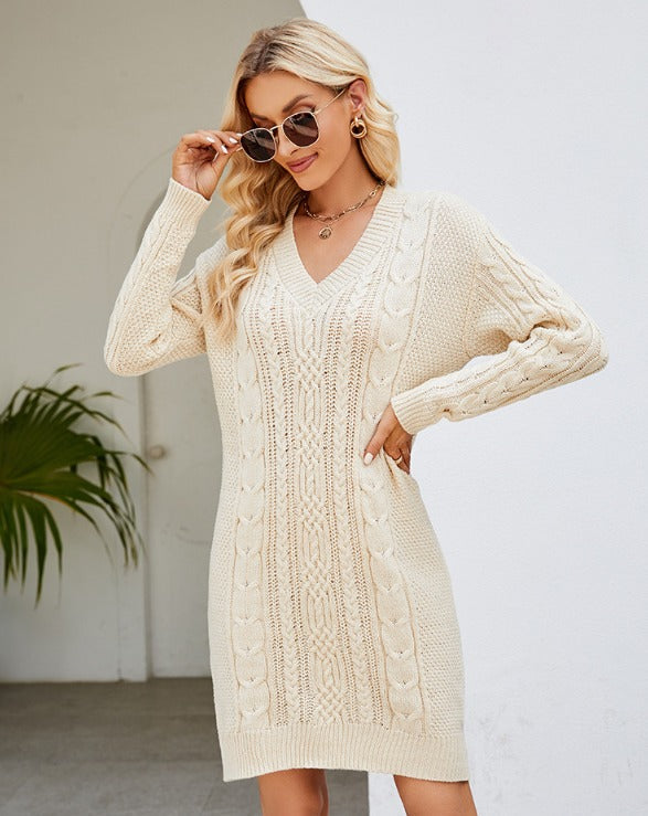 Bequemes Damen Strickkleid Matilda in Midi-Länge mit zartem Spitzenrücken und Langarm für Freizeit & Büro.
