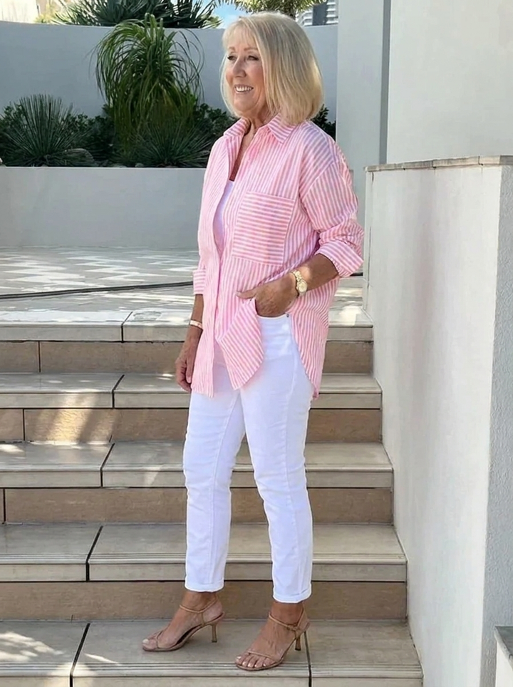 Elegantes Damenhemd mit Streifenmuster, lässig chic, für stilvolle Business-Outfits oder entspannte Freizeit.