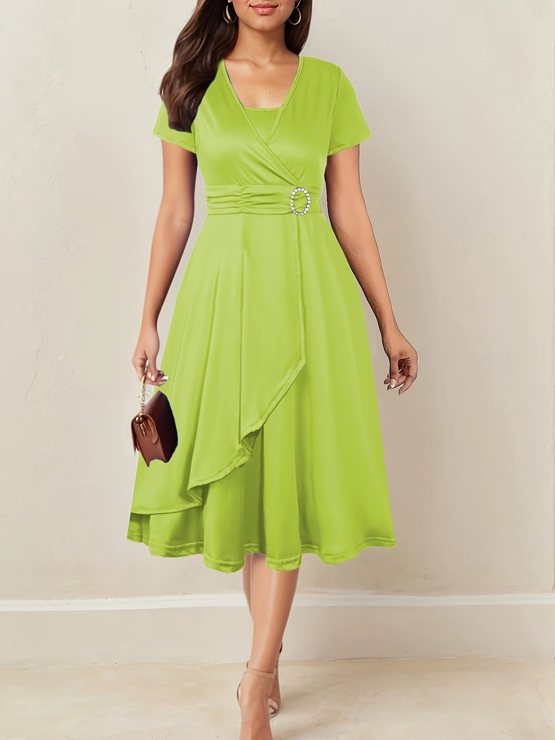 Glamouröses asymmetrisches Damen Maxikleid, perfekt als elegantes Partykleid für besondere Abende.