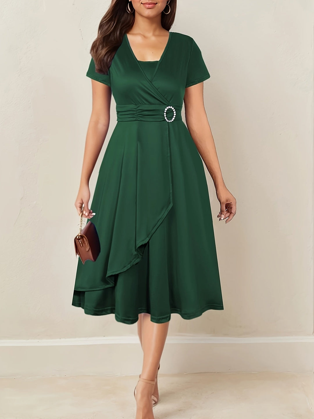 Schwarzes, glamouröses Damen Maxikleid mit V-Ausschnitt, ideal als stilvolles Hochzeitsgast- oder Gala-Kleid.